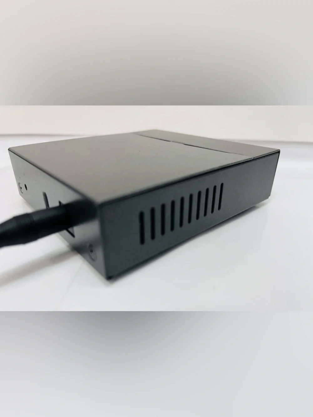 NETGEAR ProSAFE Plus (GS105Ev2) 5-Port Gigabit Easy Use Ethernet Switch